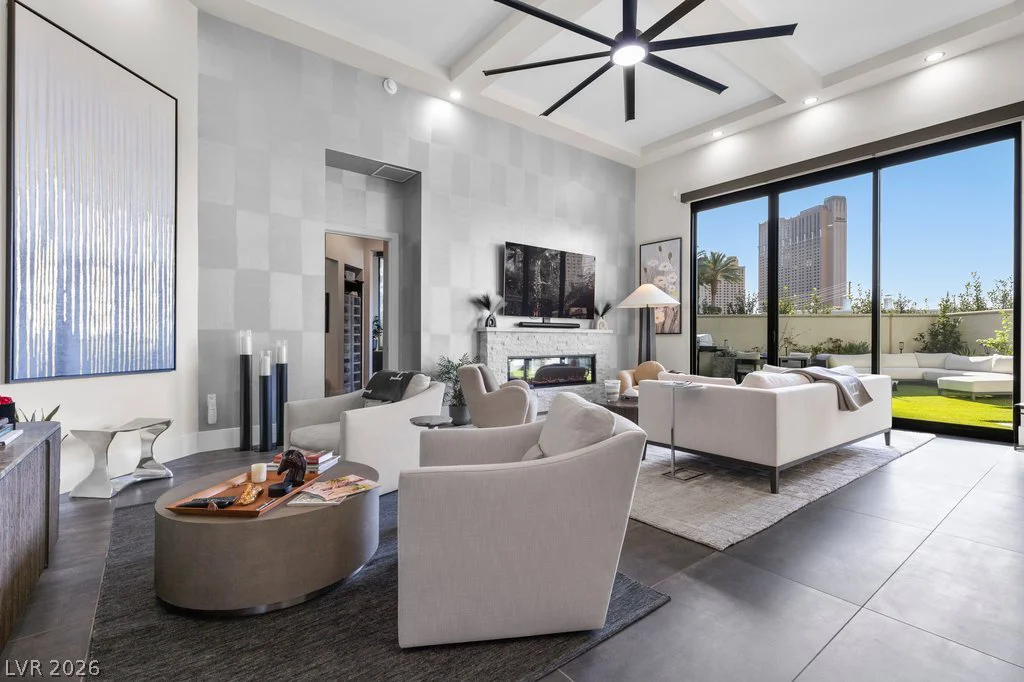 2777 Paradise, Las Vegas, NV 89109