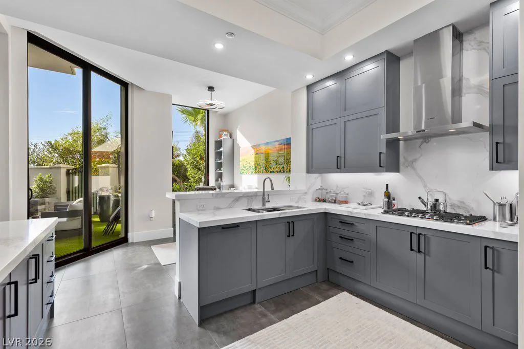 2777 Paradise, Las Vegas, NV 89109
