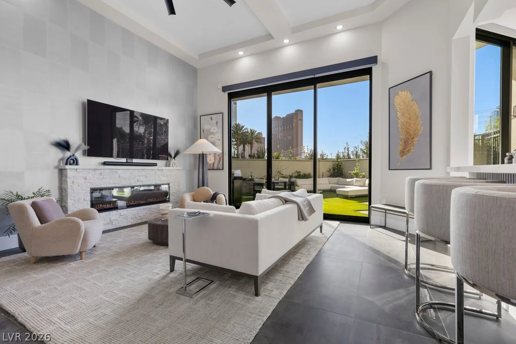 2777 Paradise, Las Vegas, NV 89109