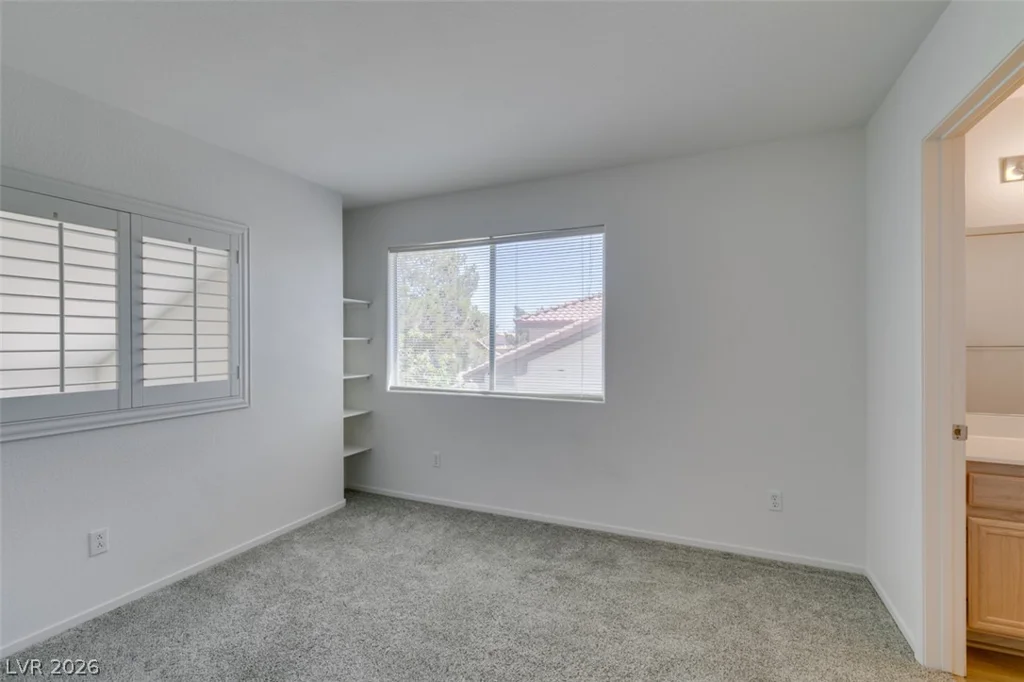 8012 Divine, Las Vegas, NV 89128