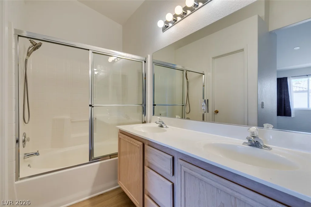 8012 Divine, Las Vegas, NV 89128