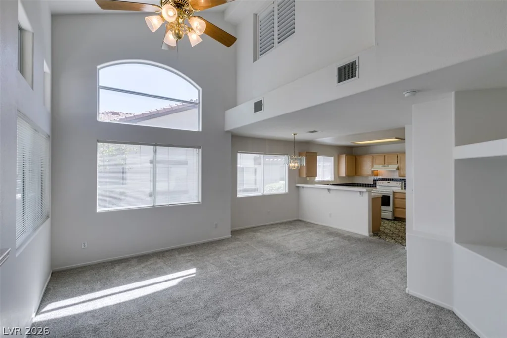 8012 Divine, Las Vegas, NV 89128