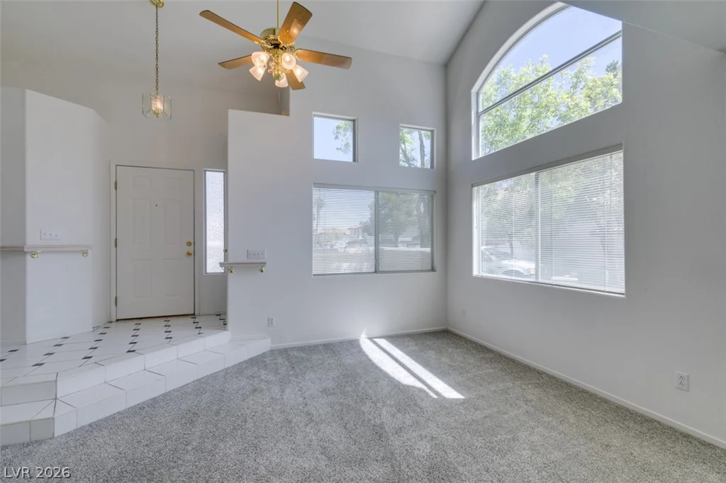 8012 Divine, Las Vegas, NV 89128