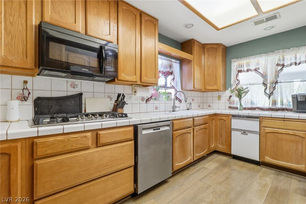 1209 Oak Tree, Las Vegas, NV 89108