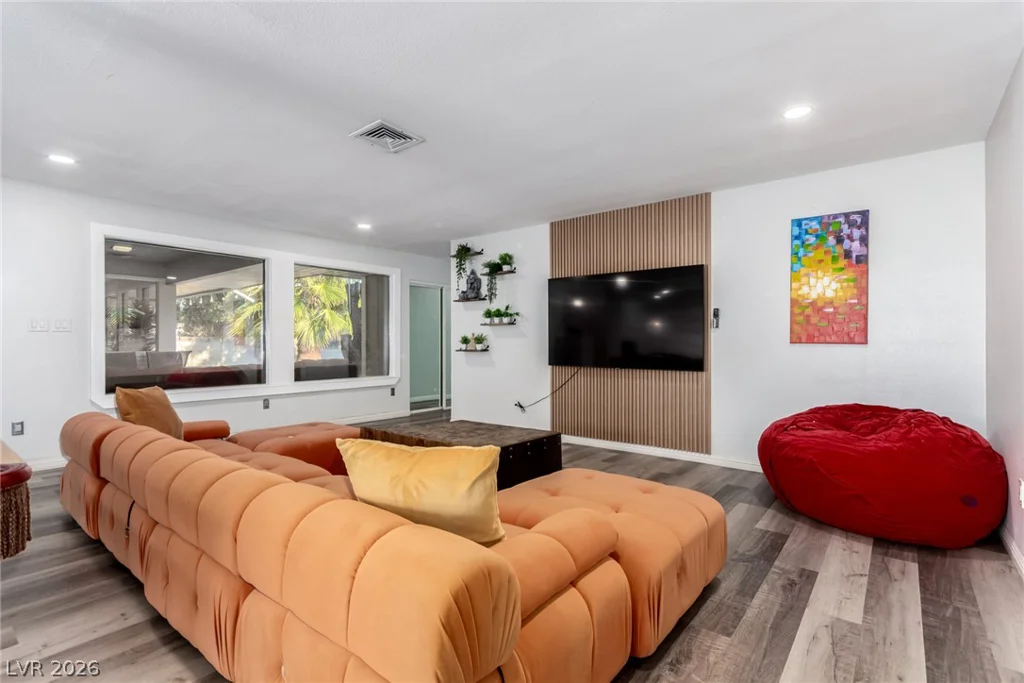 5710 Madre Mesa, Las Vegas, NV 89108