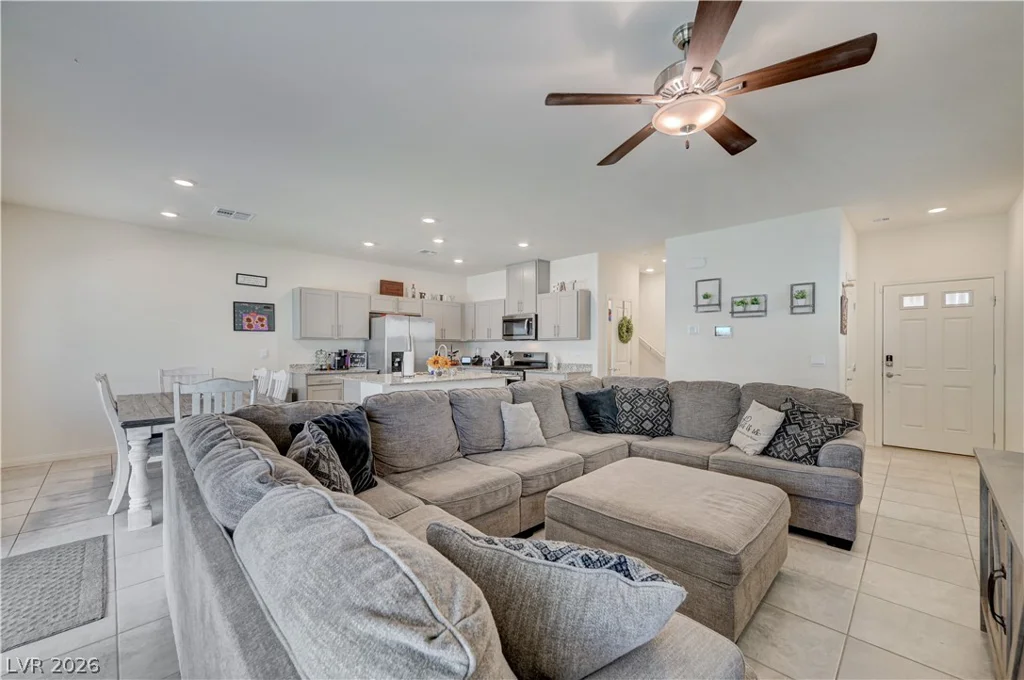 7617 Moore Creek, North Las Vegas, NV 89084