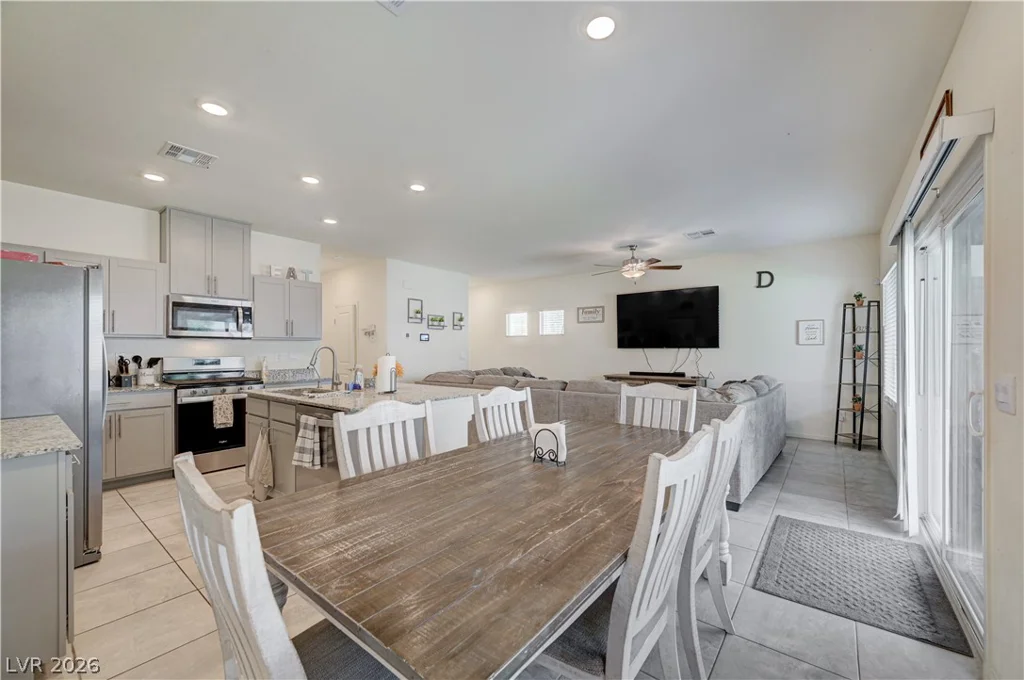 7617 Moore Creek, North Las Vegas, NV 89084