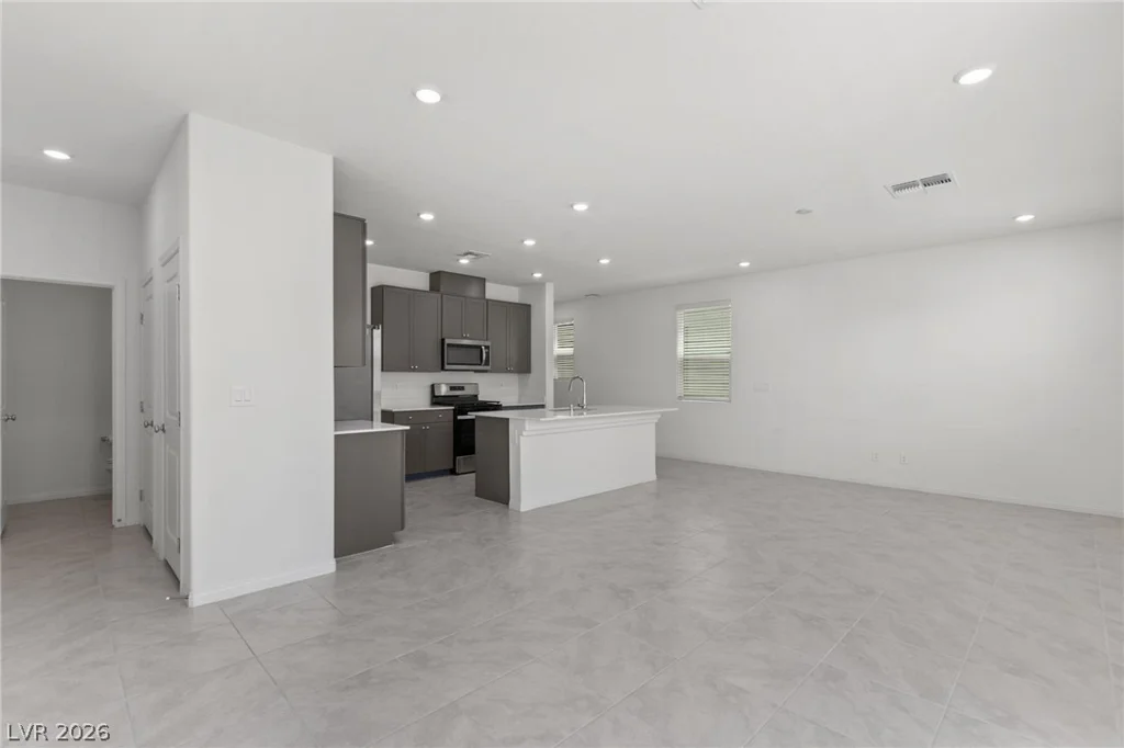 10167 Glowing Amber, Las Vegas, NV 89141