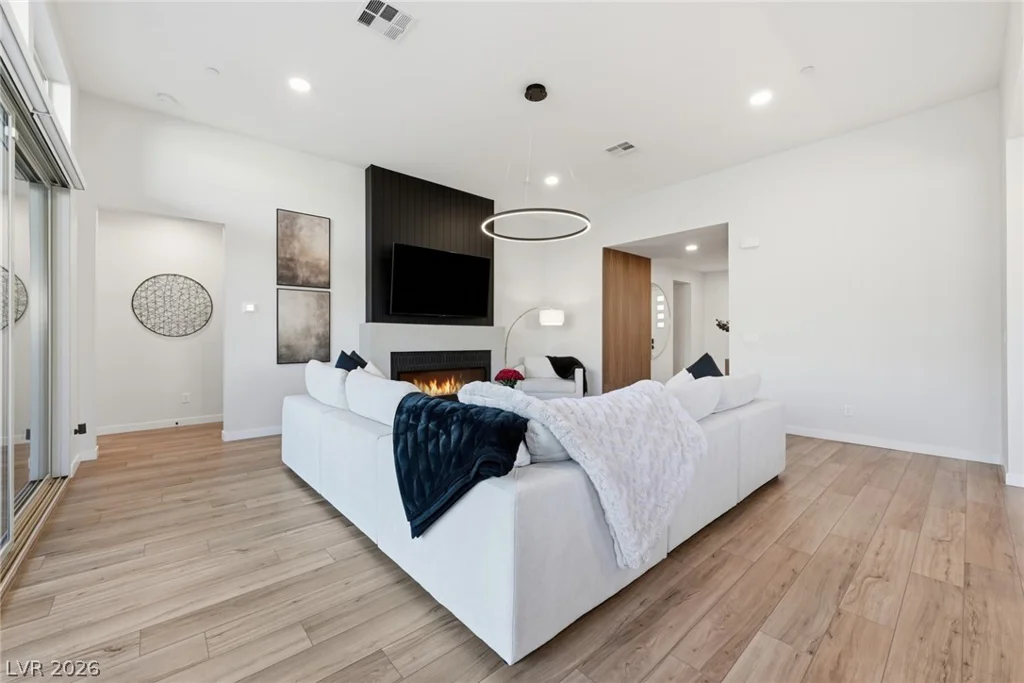 10253 Barnett Hill, Las Vegas, NV 89166