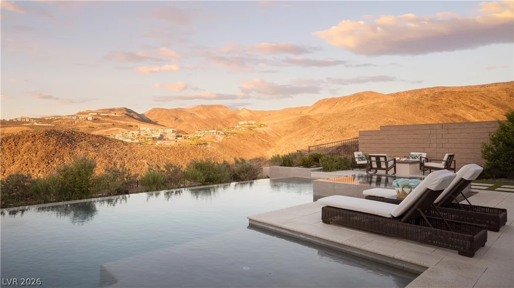 678 Blackrock Rim, Henderson, NV 89012