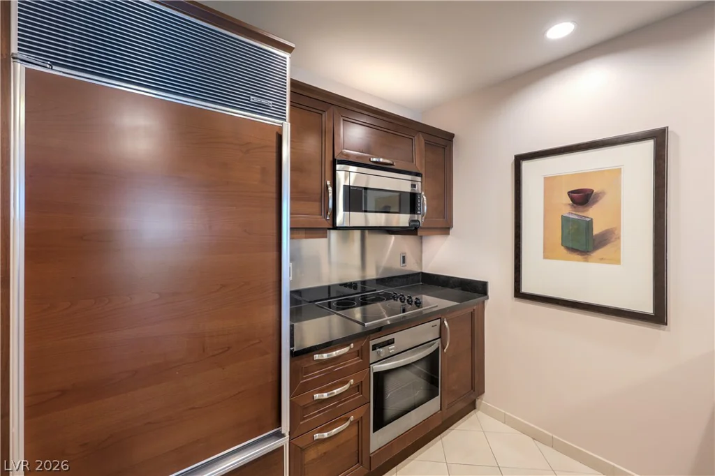 135 Harmon, Las Vegas, NV 89109