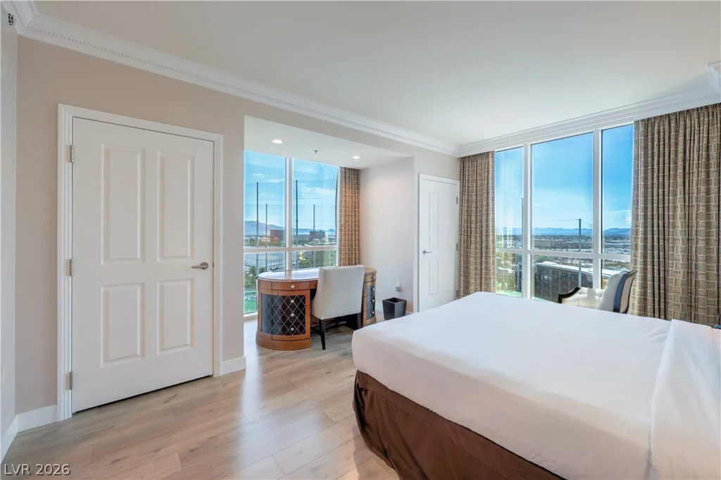 135 Harmon, Las Vegas, NV 89109