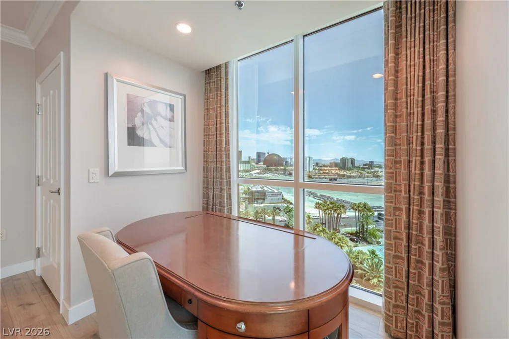 135 Harmon, Las Vegas, NV 89109
