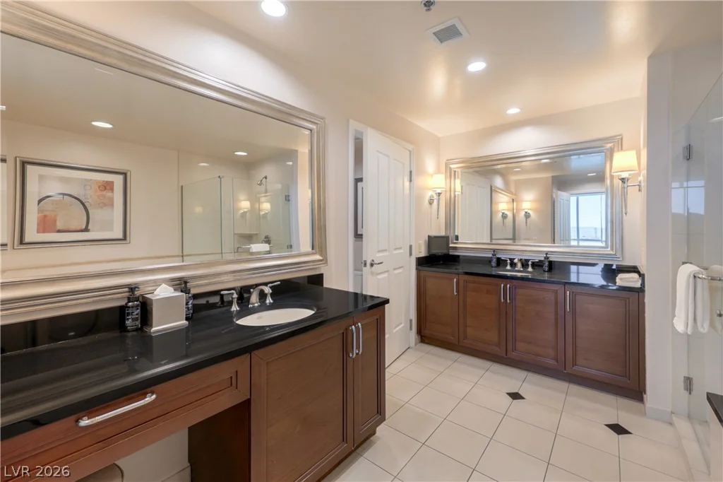 135 Harmon, Las Vegas, NV 89109