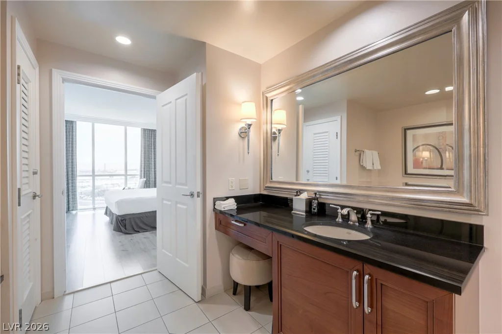 135 Harmon, Las Vegas, NV 89109