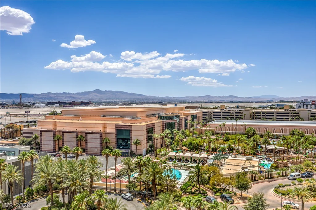 135 Harmon, Las Vegas, NV 89109