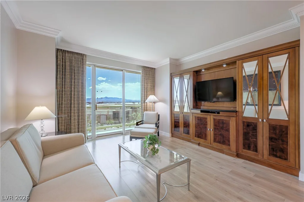 135 Harmon, Las Vegas, NV 89109