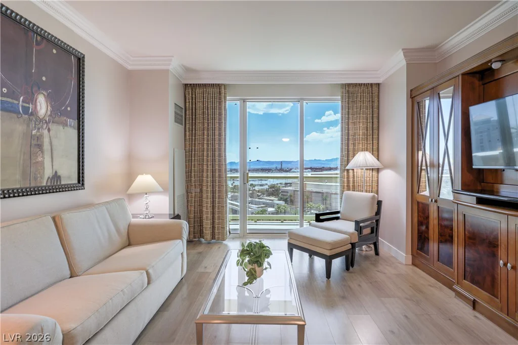 135 Harmon, Las Vegas, NV 89109