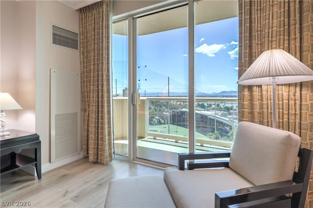 135 Harmon, Las Vegas, NV 89109