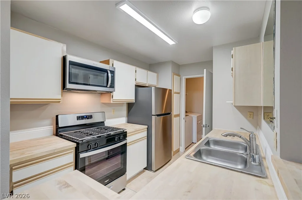 2200 Fort Apache, Las Vegas, NV 89117