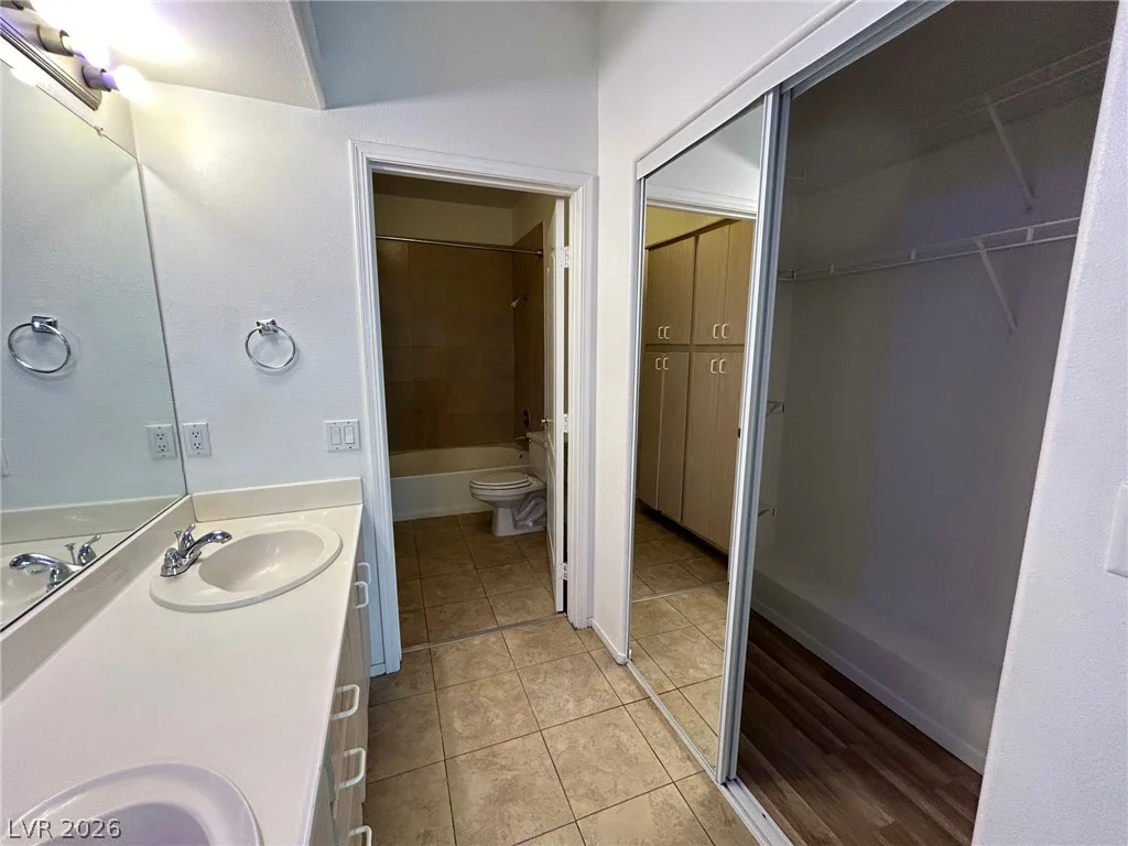 1900 Torrey Pines, Las Vegas, NV 89108