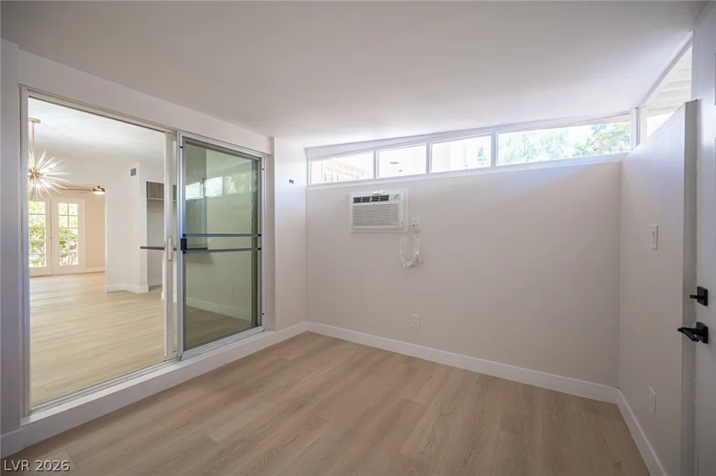 608 Tam O Shanter, Las Vegas, NV 89109