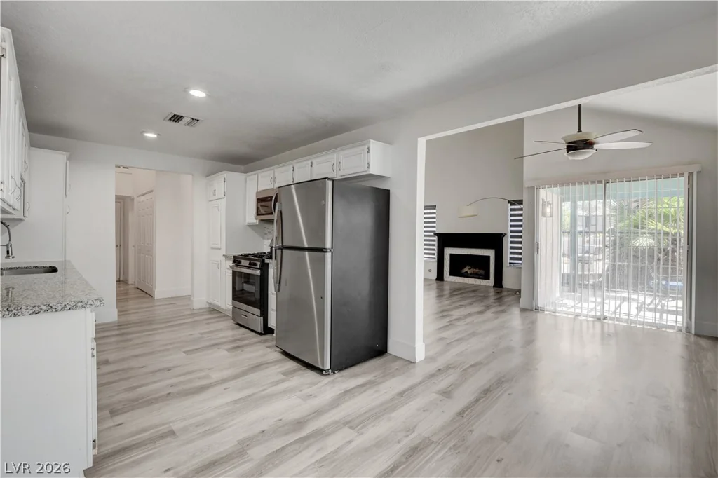 4049 Chalfont, Las Vegas, NV 89121