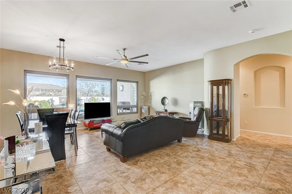 3290 Squire, Las Vegas, NV 89135