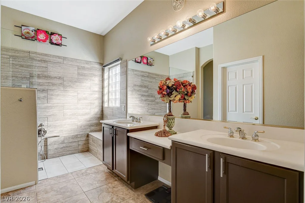 3290 Squire, Las Vegas, NV 89135