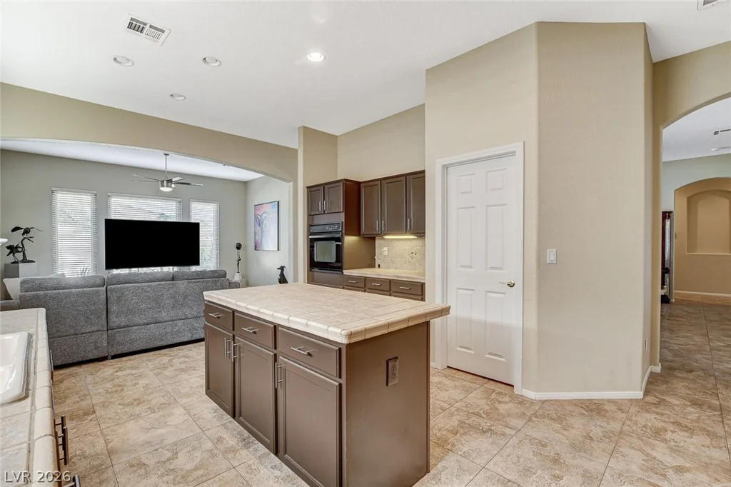 3290 Squire, Las Vegas, NV 89135