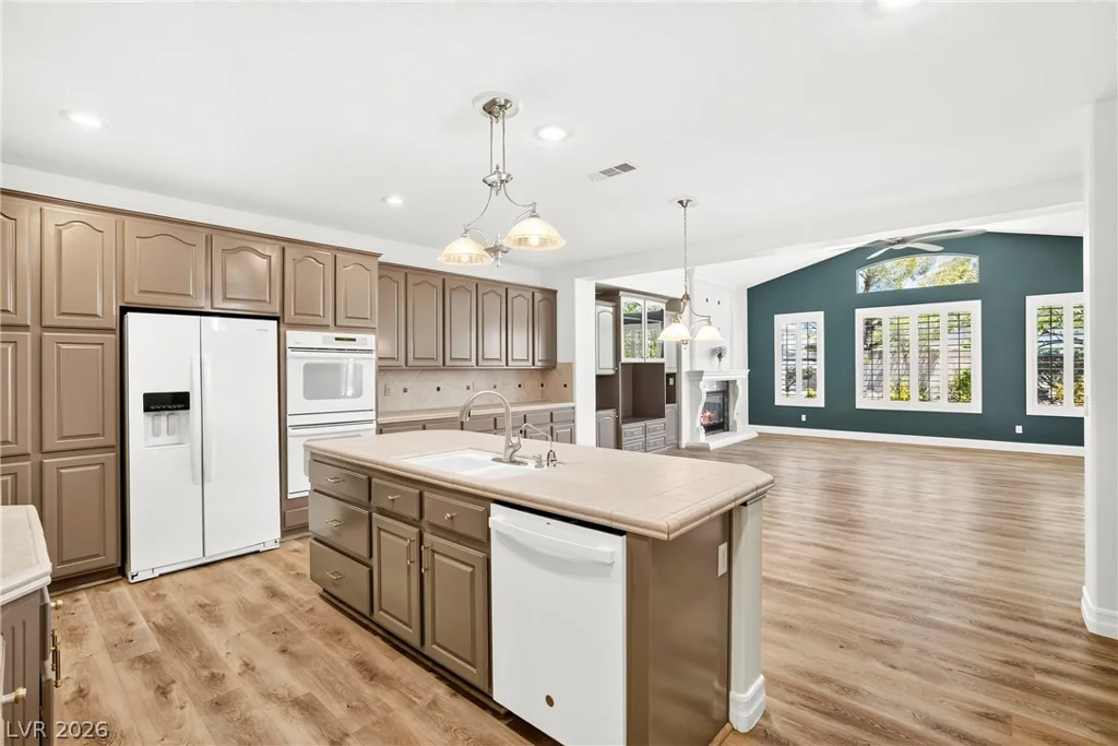 7220 Lake Farm, Las Vegas, NV 89131