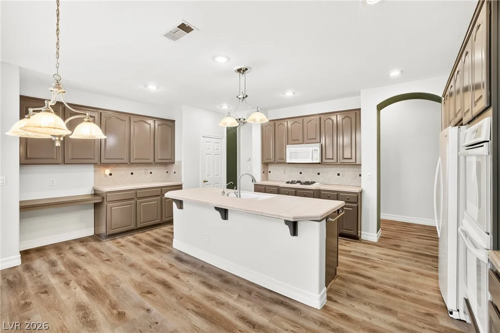 7220 Lake Farm, Las Vegas, NV 89131