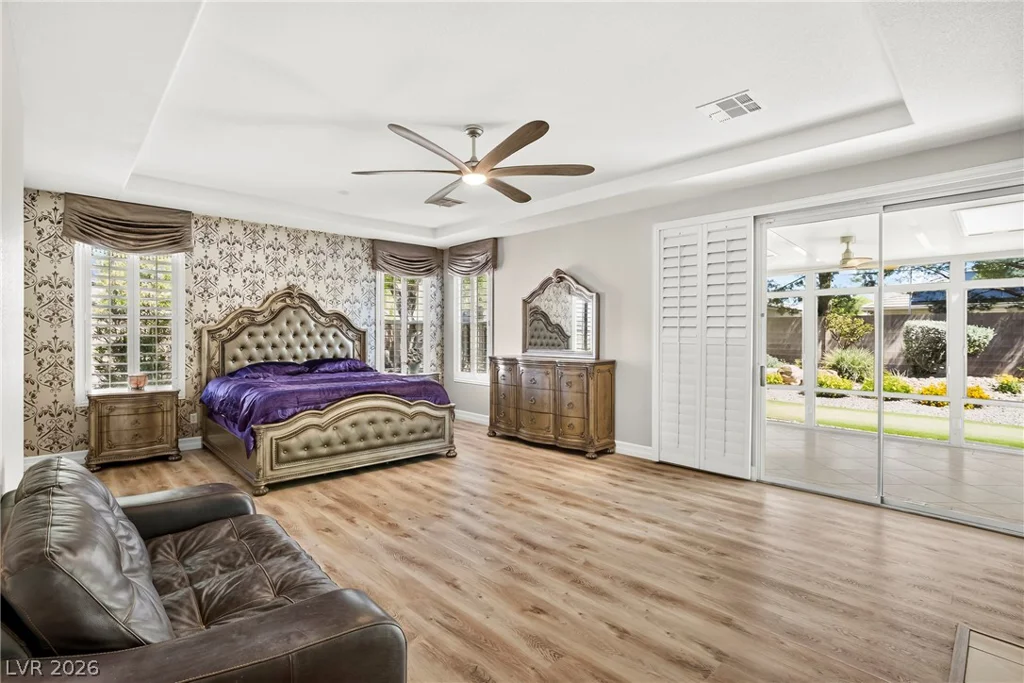 7220 Lake Farm, Las Vegas, NV 89131