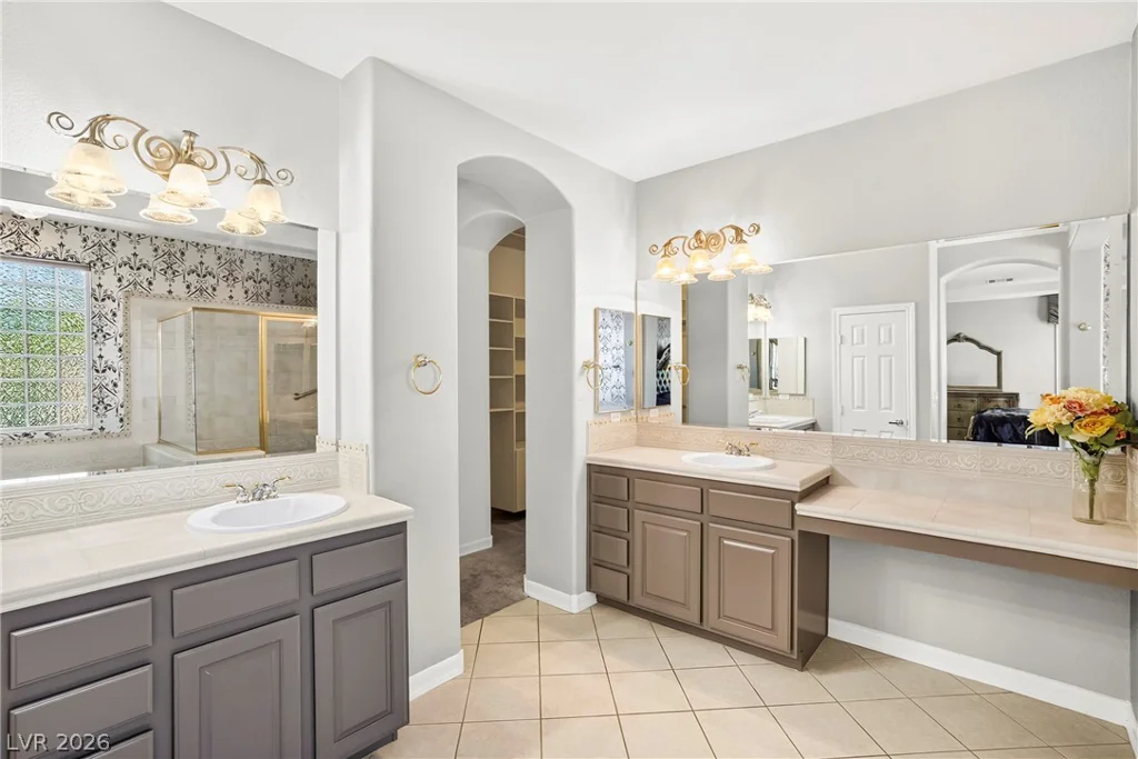 7220 Lake Farm, Las Vegas, NV 89131