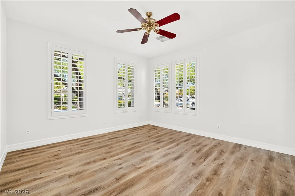 7220 Lake Farm, Las Vegas, NV 89131