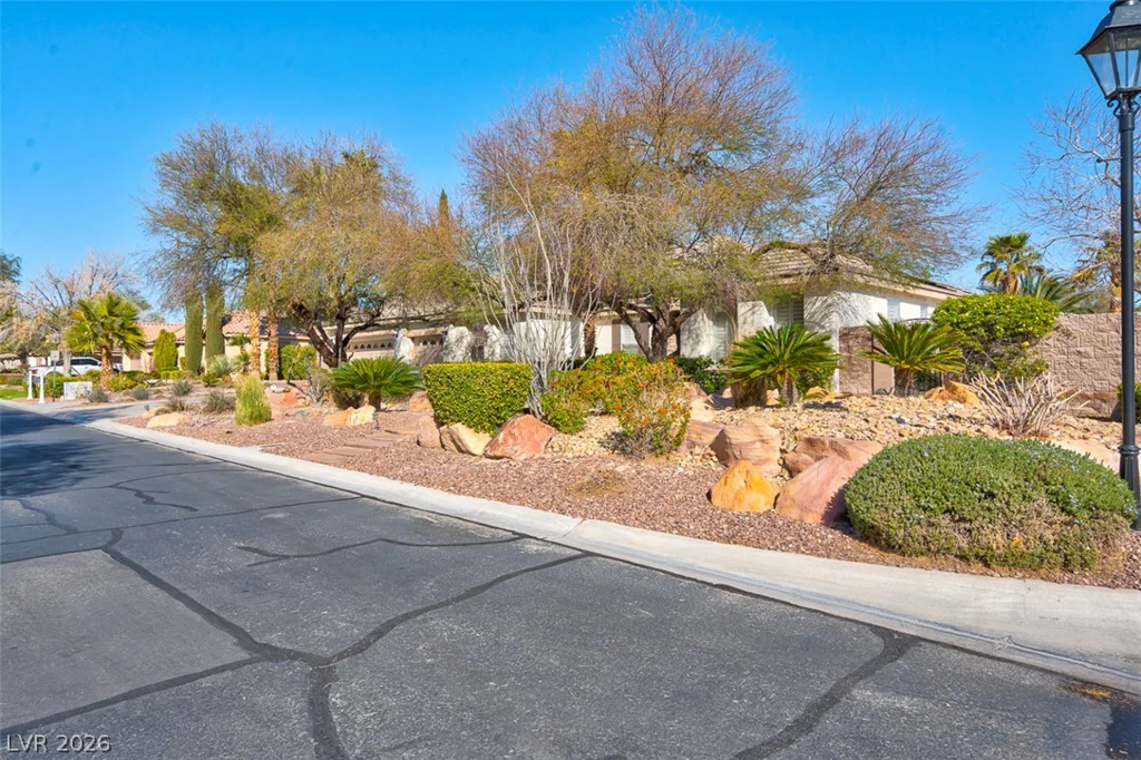 7220 Lake Farm, Las Vegas, NV 89131