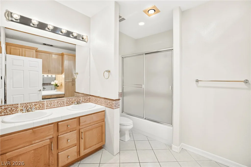 7220 Lake Farm, Las Vegas, NV 89131