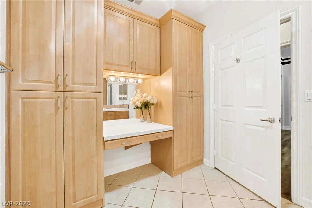 7220 Lake Farm, Las Vegas, NV 89131