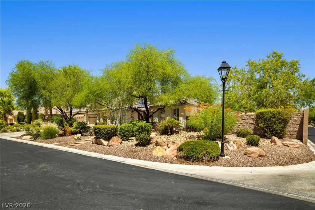 7220 Lake Farm, Las Vegas, NV 89131