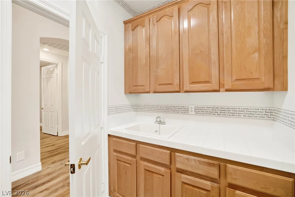 7220 Lake Farm, Las Vegas, NV 89131