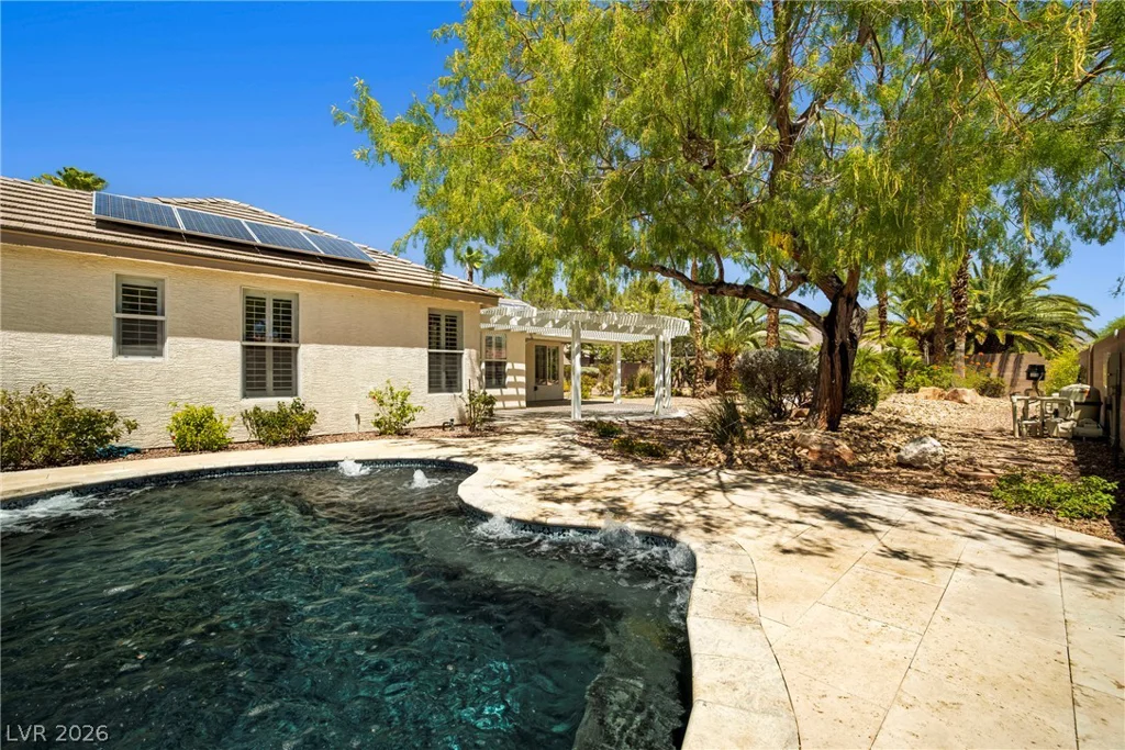7220 Lake Farm, Las Vegas, NV 89131