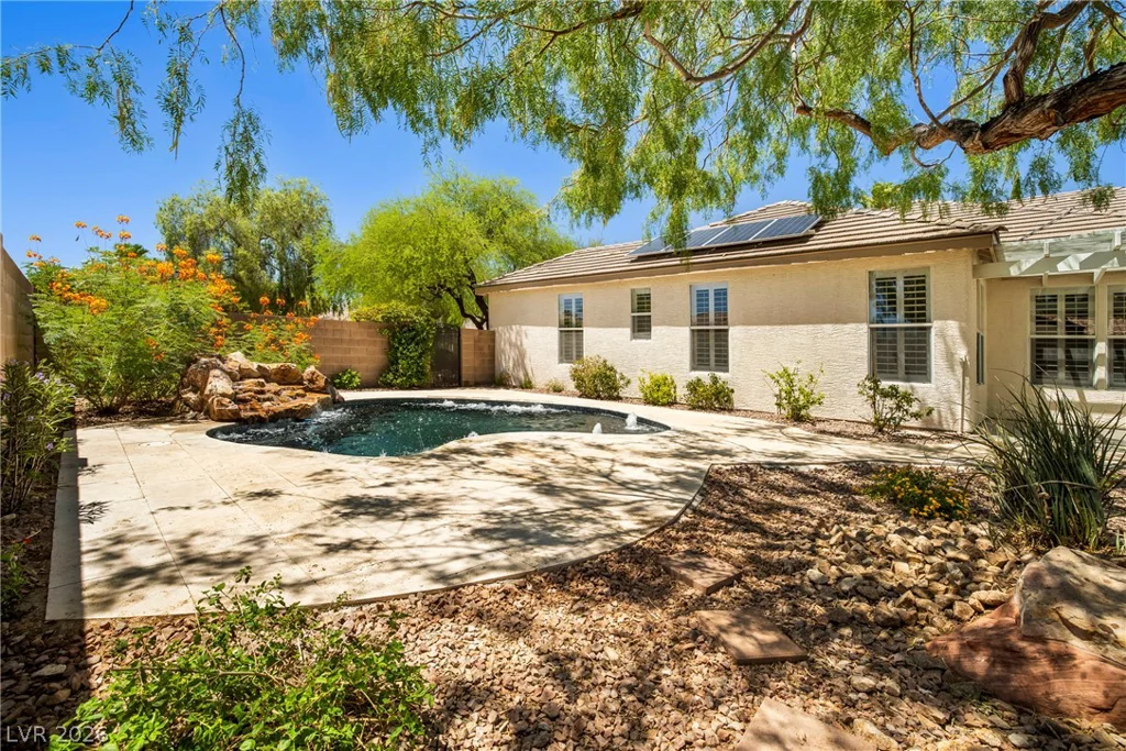 7220 Lake Farm, Las Vegas, NV 89131