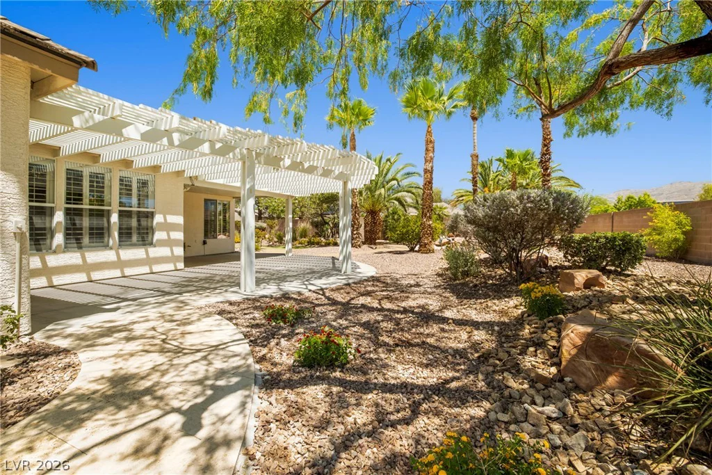 7220 Lake Farm, Las Vegas, NV 89131