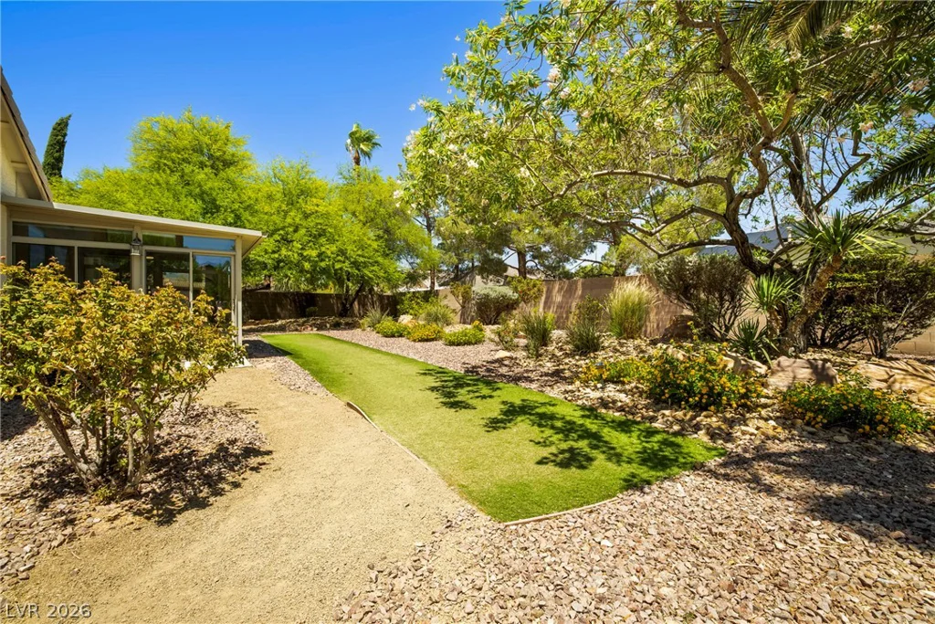 7220 Lake Farm, Las Vegas, NV 89131