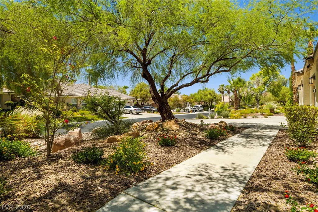 7220 Lake Farm, Las Vegas, NV 89131