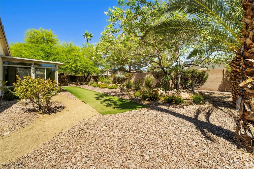 7220 Lake Farm, Las Vegas, NV 89131
