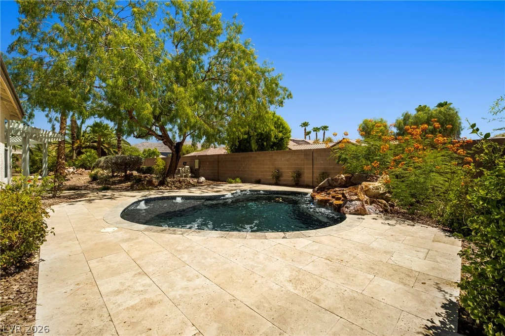 7220 Lake Farm, Las Vegas, NV 89131