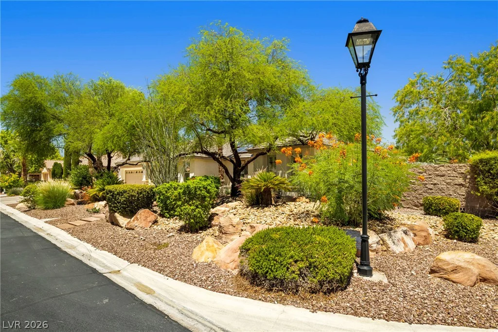 7220 Lake Farm, Las Vegas, NV 89131