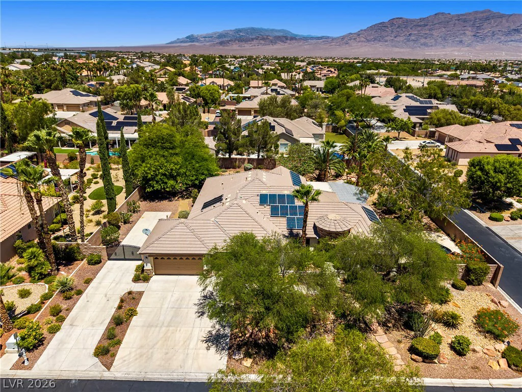 7220 Lake Farm, Las Vegas, NV 89131