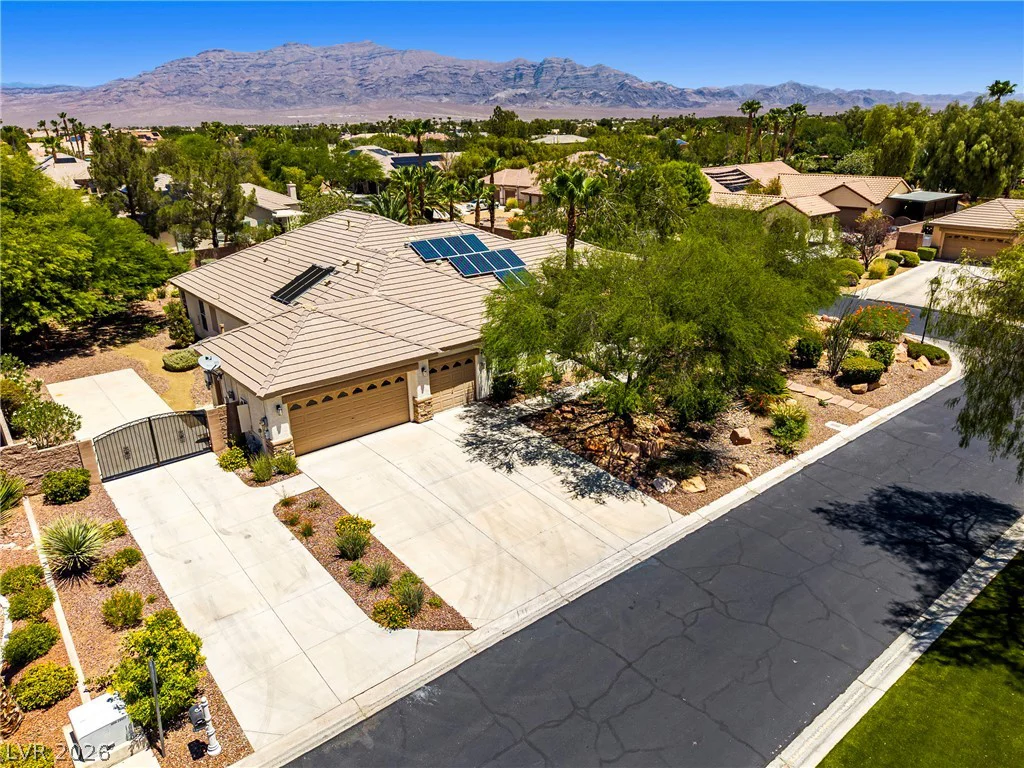 7220 Lake Farm, Las Vegas, NV 89131